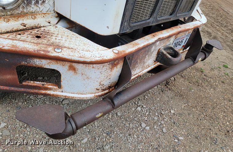 image for item ML9420 1977 International F-5070  tank truck