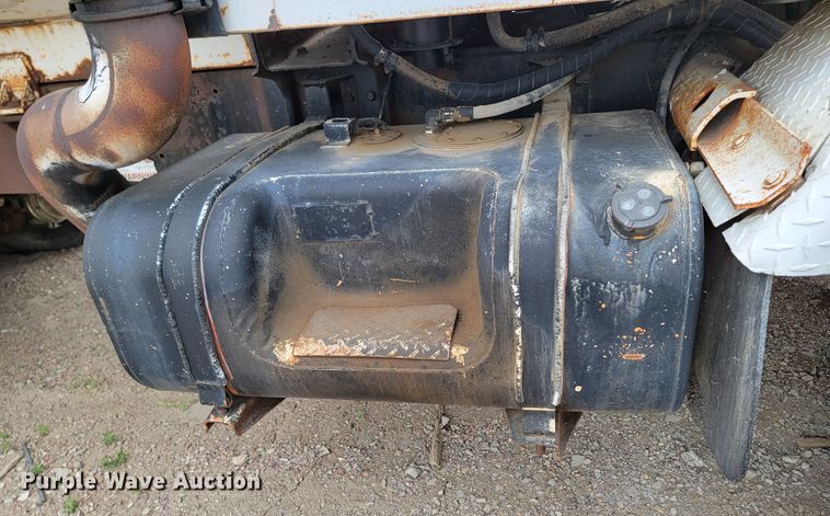 image for item ML9420 1977 International F-5070  tank truck