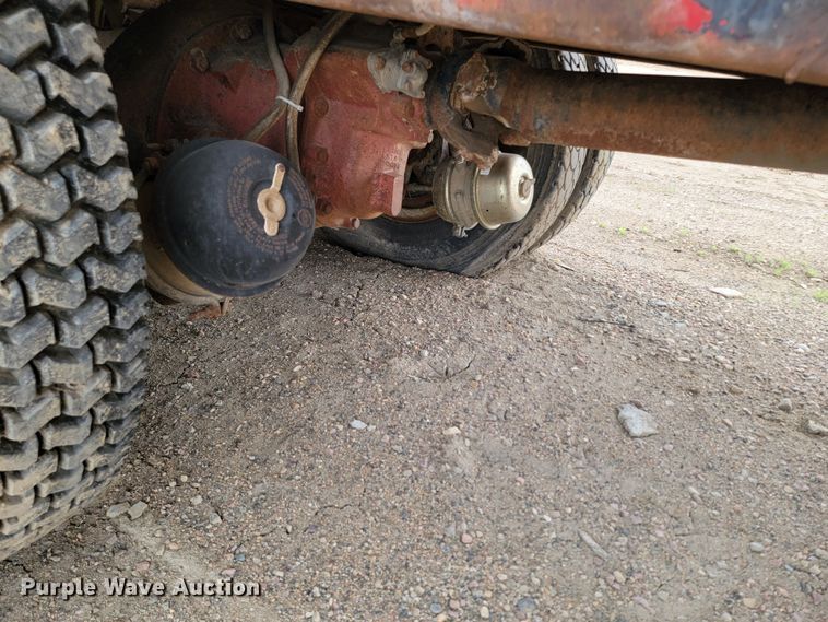 image for item ML9420 1977 International F-5070  tank truck