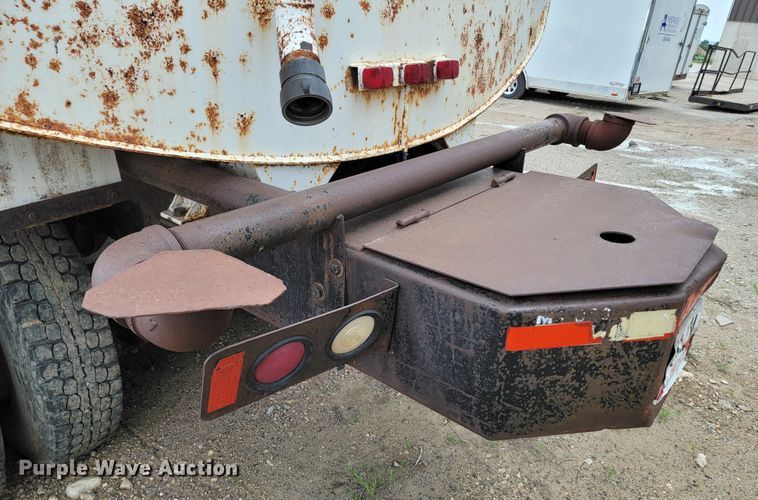 image for item ML9420 1977 International F-5070  tank truck