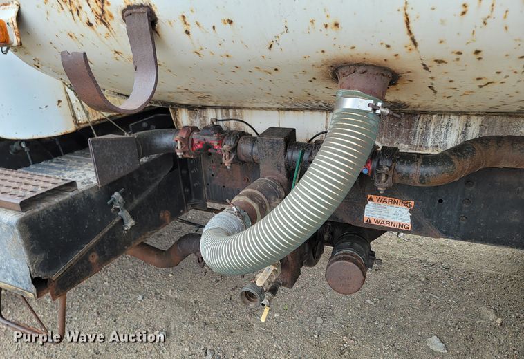 image for item ML9420 1977 International F-5070  tank truck