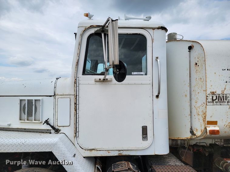 image for item ML9420 1977 International F-5070  tank truck