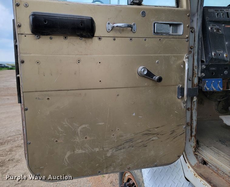 image for item ML9420 1977 International F-5070  tank truck