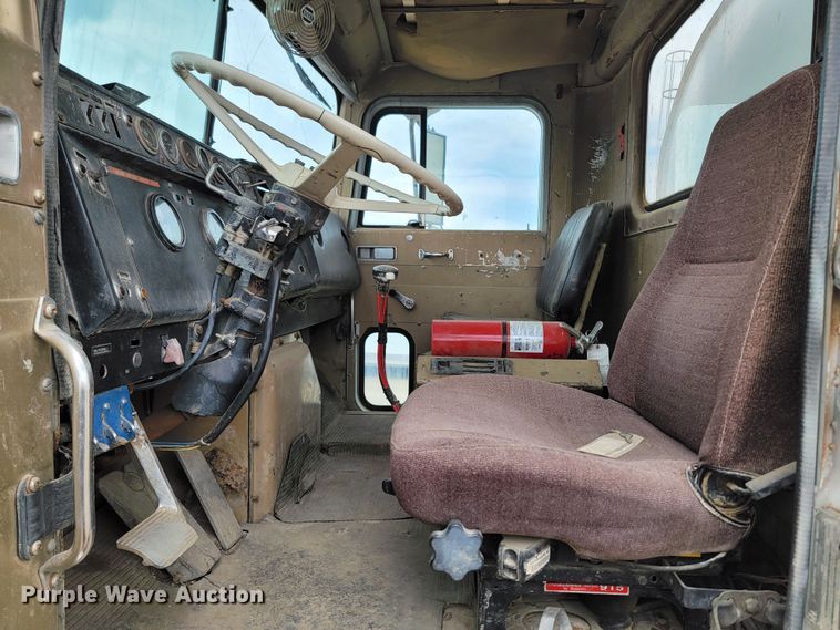 image for item ML9420 1977 International F-5070  tank truck