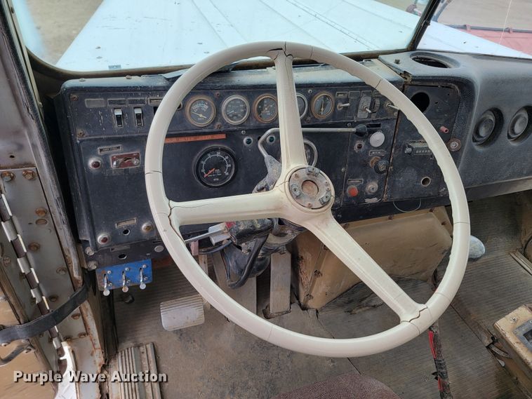 image for item ML9420 1977 International F-5070  tank truck