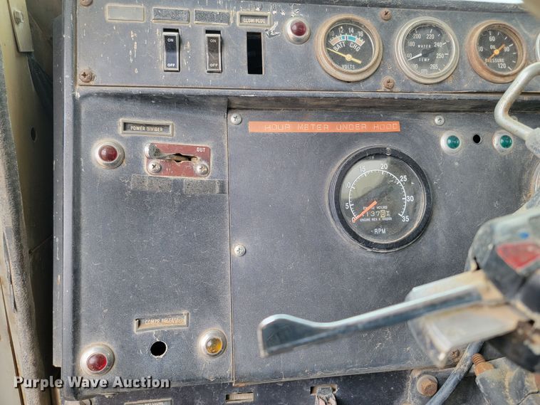 image for item ML9420 1977 International F-5070  tank truck