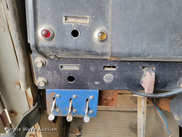 image for item ML9420 1977 International F-5070  tank truck