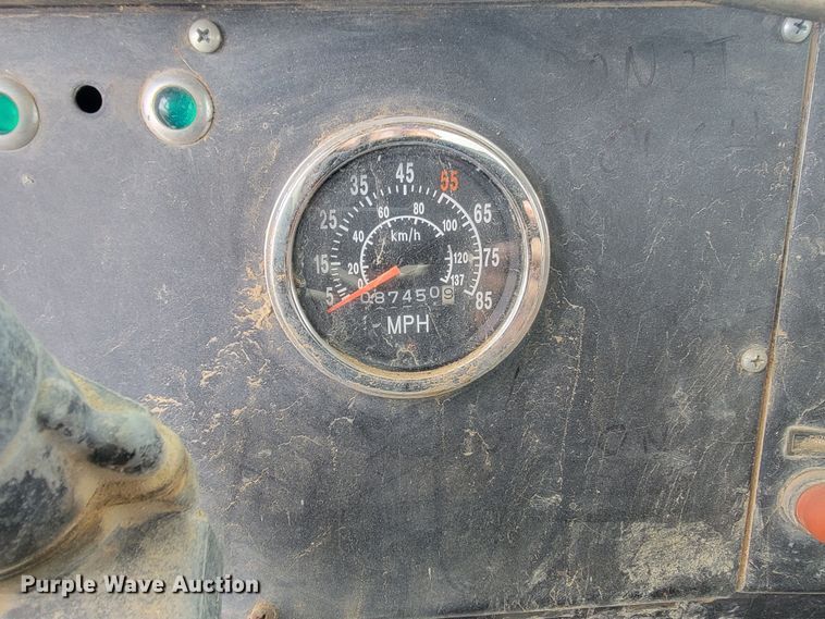 image for item ML9420 1977 International F-5070  tank truck