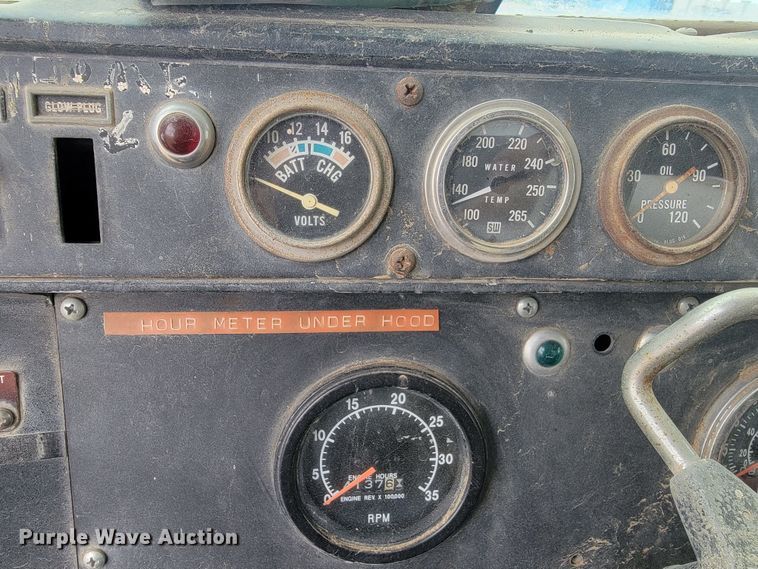 image for item ML9420 1977 International F-5070  tank truck