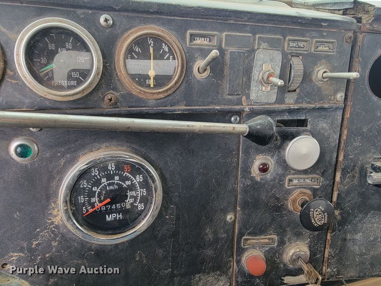 image for item ML9420 1977 International F-5070  tank truck