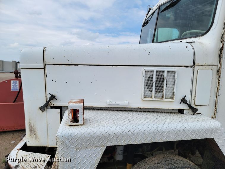 image for item ML9420 1977 International F-5070  tank truck