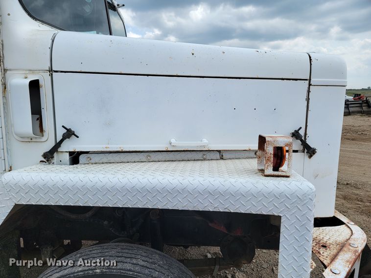 image for item ML9420 1977 International F-5070  tank truck