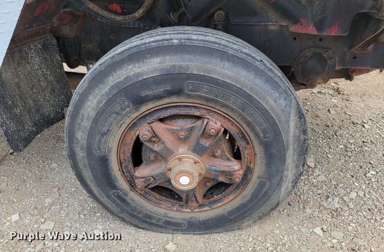 image for item ML9420 1977 International F-5070  tank truck