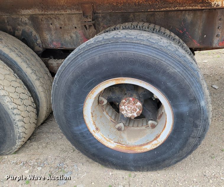 image for item ML9420 1977 International F-5070  tank truck