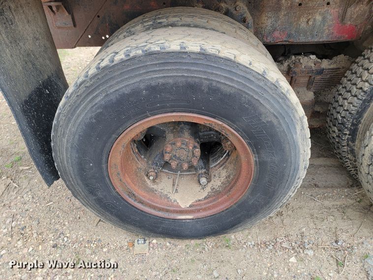 image for item ML9420 1977 International F-5070  tank truck