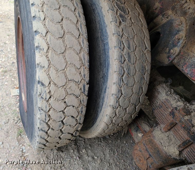 image for item ML9420 1977 International F-5070  tank truck