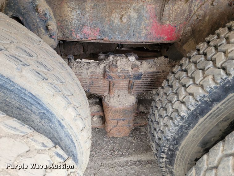 image for item ML9420 1977 International F-5070  tank truck