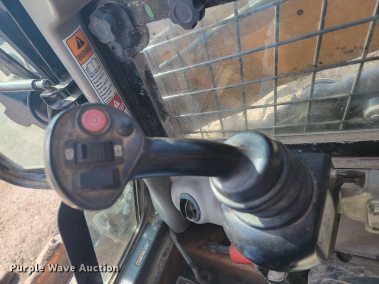 image for item ML9425 2012 Case SV250  skid steer loader