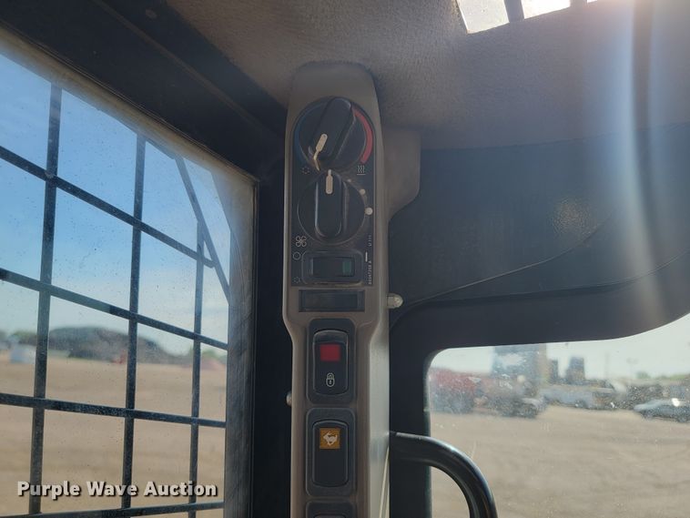 image for item ML9425 2012 Case SV250  skid steer loader