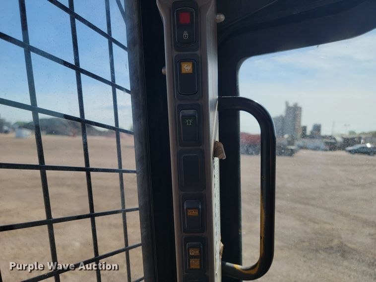 image for item ML9425 2012 Case SV250  skid steer loader