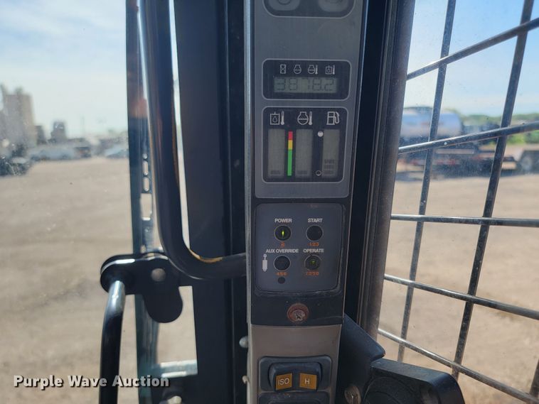 image for item ML9425 2012 Case SV250  skid steer loader