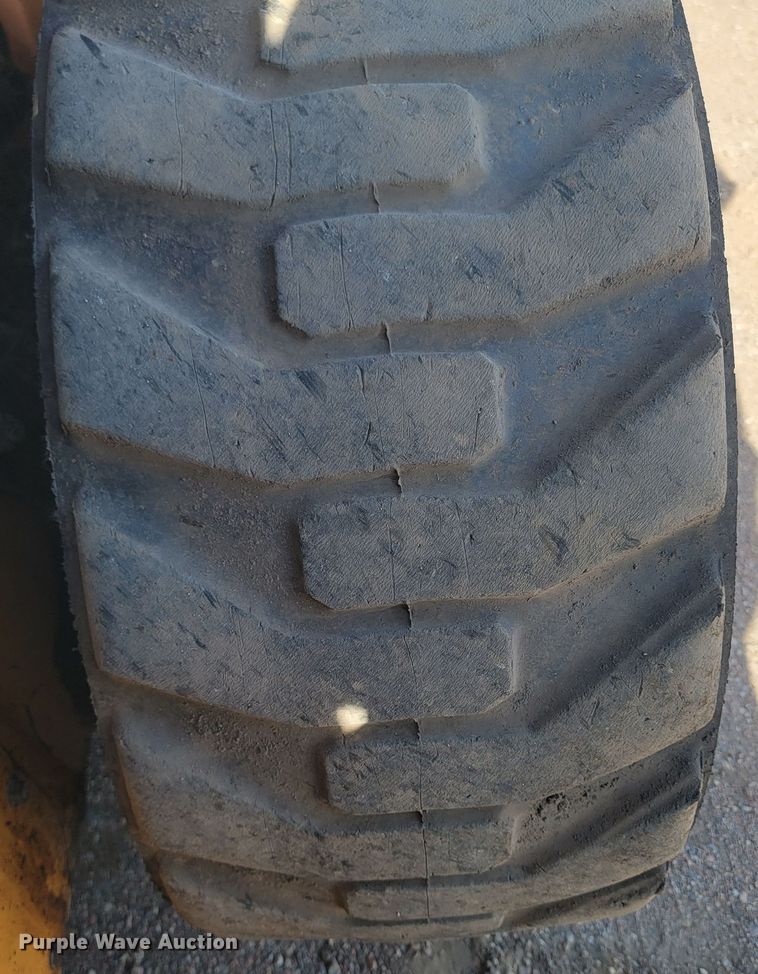 image for item ML9425 2012 Case SV250  skid steer loader