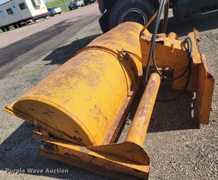 image for item ML9427 88" W skid steer broom