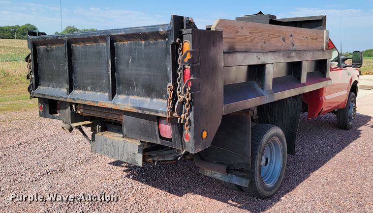 image for item ML9446 2001 Ford F550 Super Duty XL  dump truck
