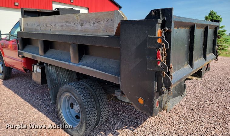 image for item ML9446 2001 Ford F550 Super Duty XL  dump truck