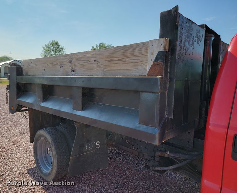 image for item ML9446 2001 Ford F550 Super Duty XL  dump truck