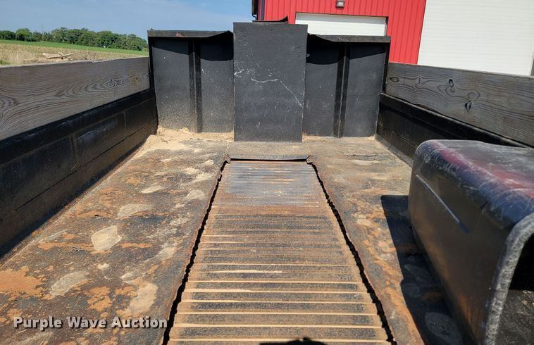 image for item ML9446 2001 Ford F550 Super Duty XL  dump truck