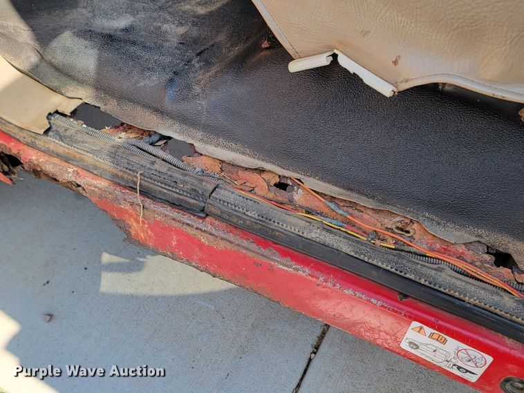 image for item ML9446 2001 Ford F550 Super Duty XL  dump truck