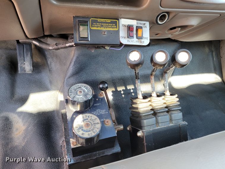 image for item ML9446 2001 Ford F550 Super Duty XL  dump truck