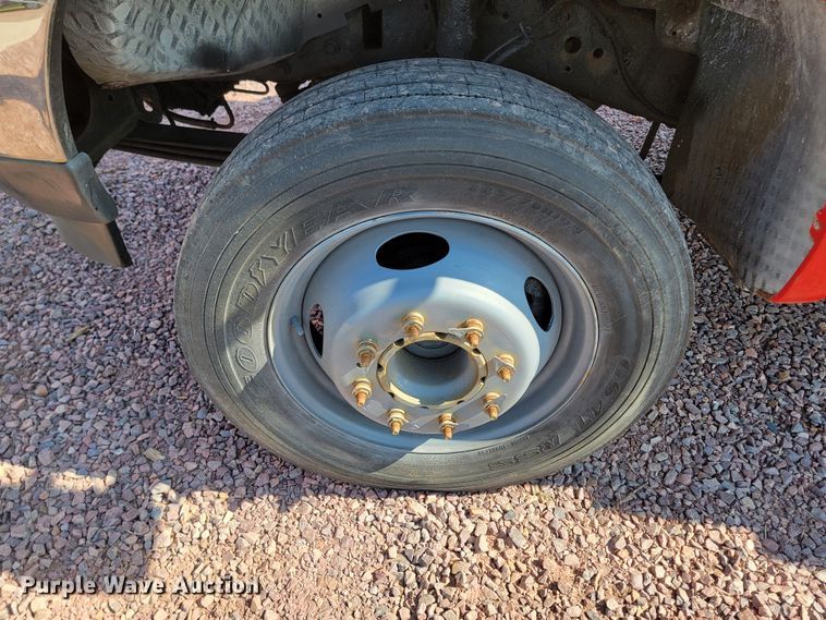 image for item ML9446 2001 Ford F550 Super Duty XL  dump truck