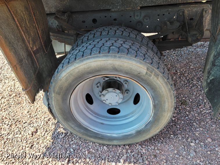 image for item ML9446 2001 Ford F550 Super Duty XL  dump truck