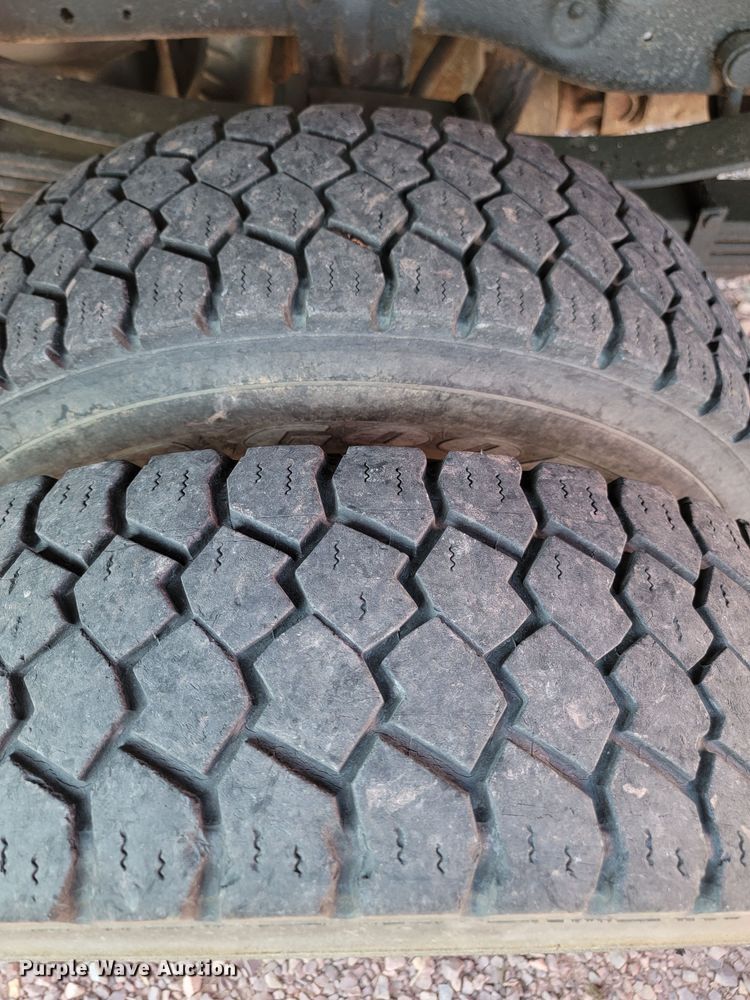 image for item ML9446 2001 Ford F550 Super Duty XL  dump truck