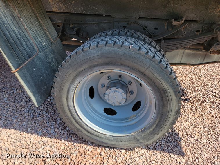 image for item ML9446 2001 Ford F550 Super Duty XL  dump truck