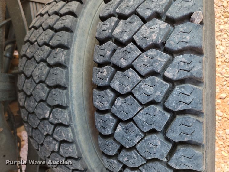 image for item ML9446 2001 Ford F550 Super Duty XL  dump truck