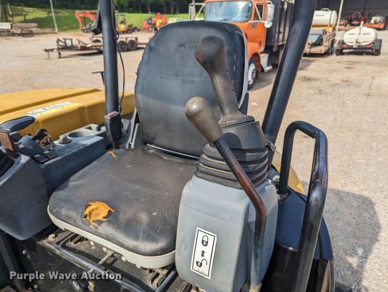 image for item MO9038 2012 Caterpillar 305ECR  mini excavator