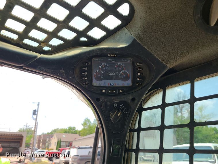 image for item MO9856 2014 Bobcat T770  tracked skid steer loader