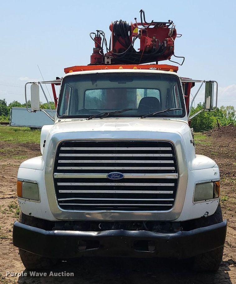 image for item MO9870 1997 Ford LTS9000  crane truck