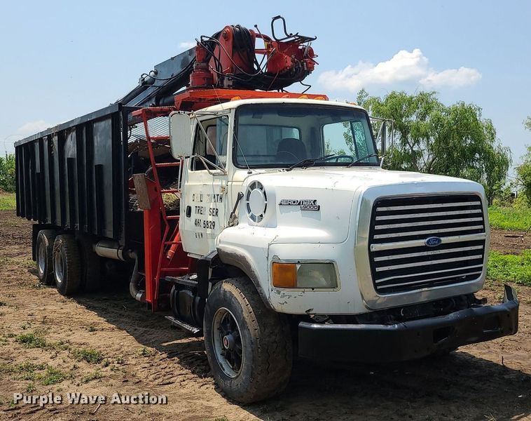 image for item MO9870 1997 Ford LTS9000  crane truck