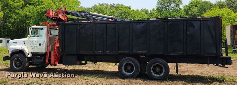 image for item MO9870 1997 Ford LTS9000  crane truck