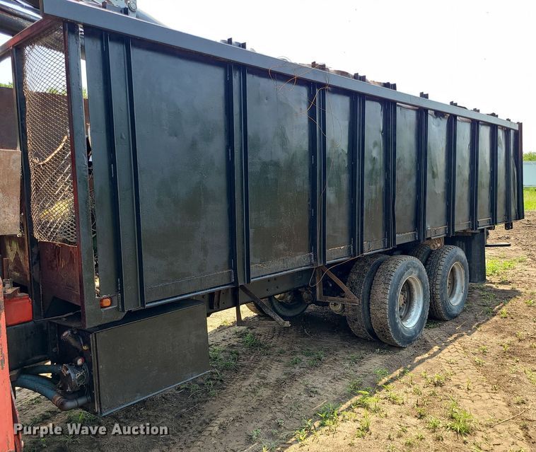 image for item MO9870 1997 Ford LTS9000  crane truck