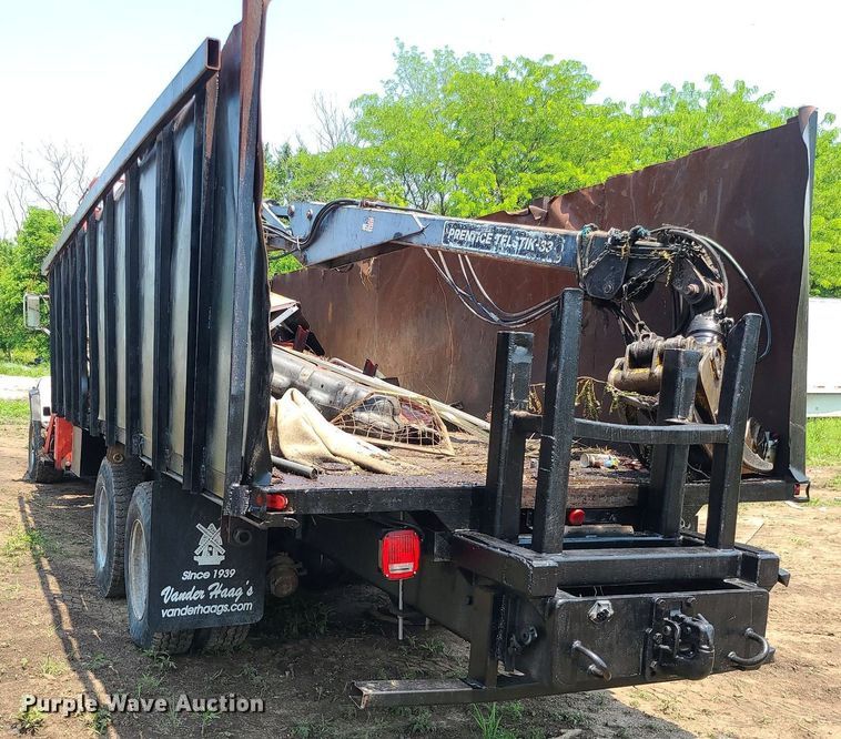 image for item MO9870 1997 Ford LTS9000  crane truck