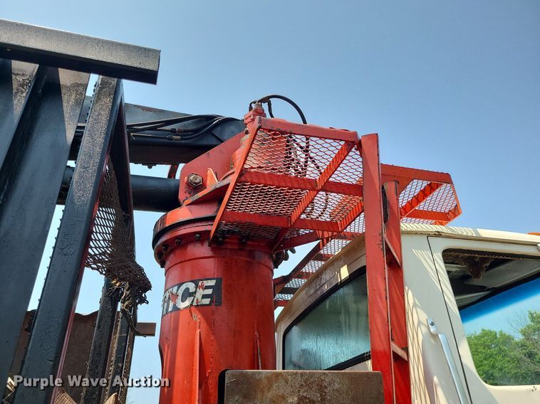 image for item MO9870 1997 Ford LTS9000  crane truck