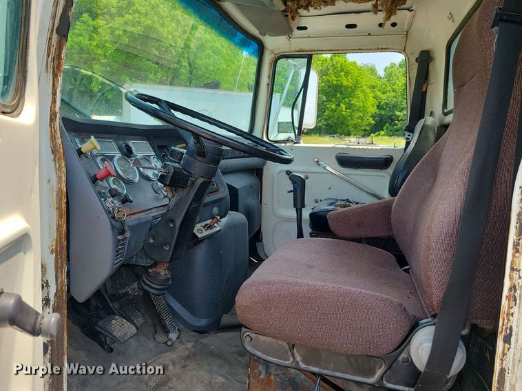 image for item MO9870 1997 Ford LTS9000  crane truck