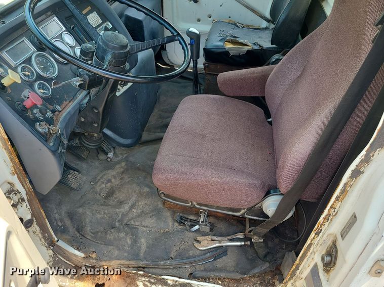 image for item MO9870 1997 Ford LTS9000  crane truck