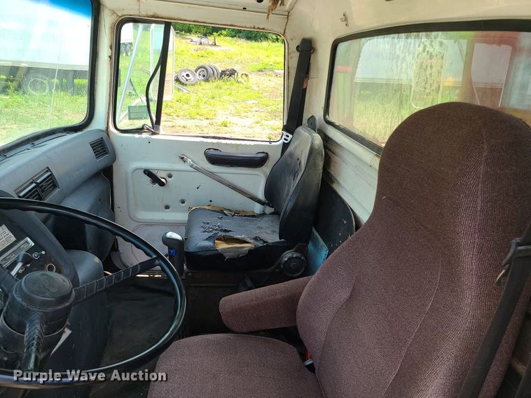 image for item MO9870 1997 Ford LTS9000  crane truck