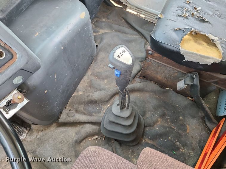 image for item MO9870 1997 Ford LTS9000  crane truck